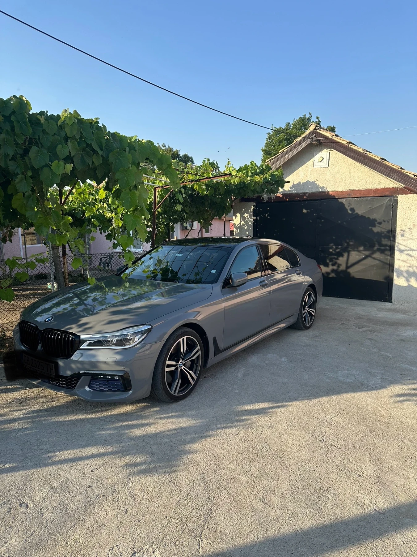 BMW 750  - изображение 5