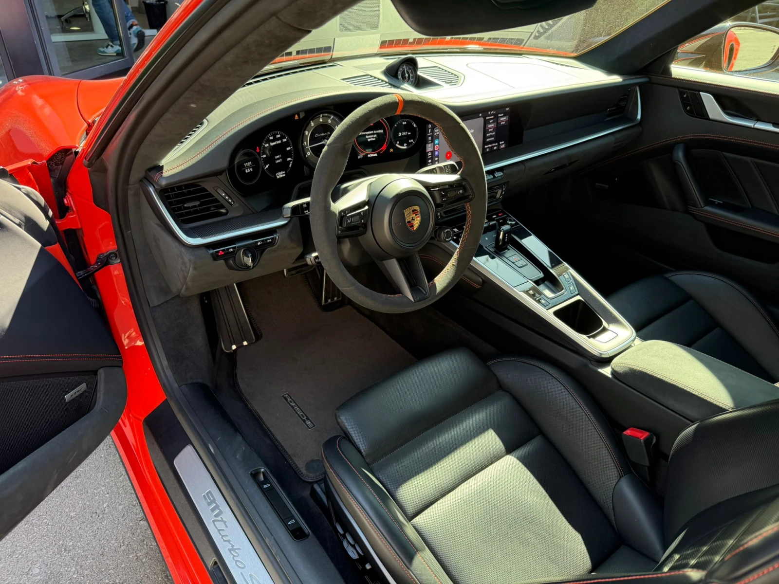 Porsche 911 TURBO S/992.1/LAVA ORANGE - изображение 10