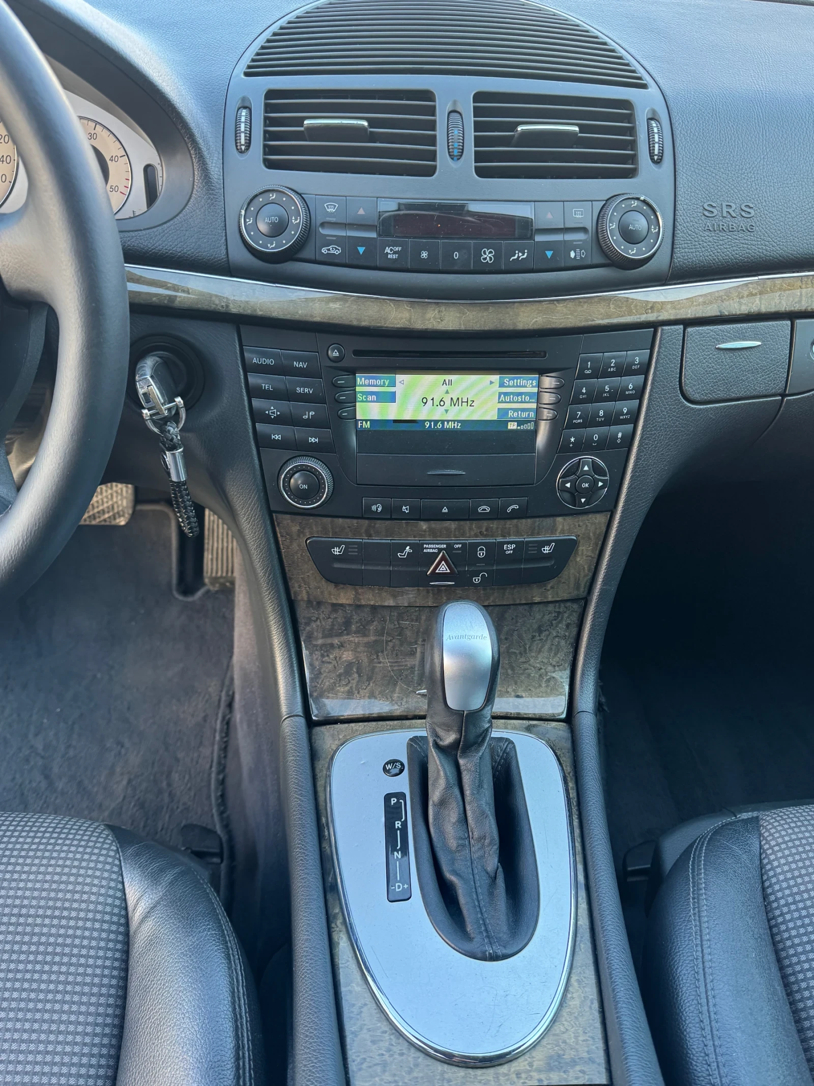 Mercedes-Benz E 320 3.2 ТОП СЪСТОЯНИЕ!!!, снимка 13 - Автомобили и джипове - 53818028