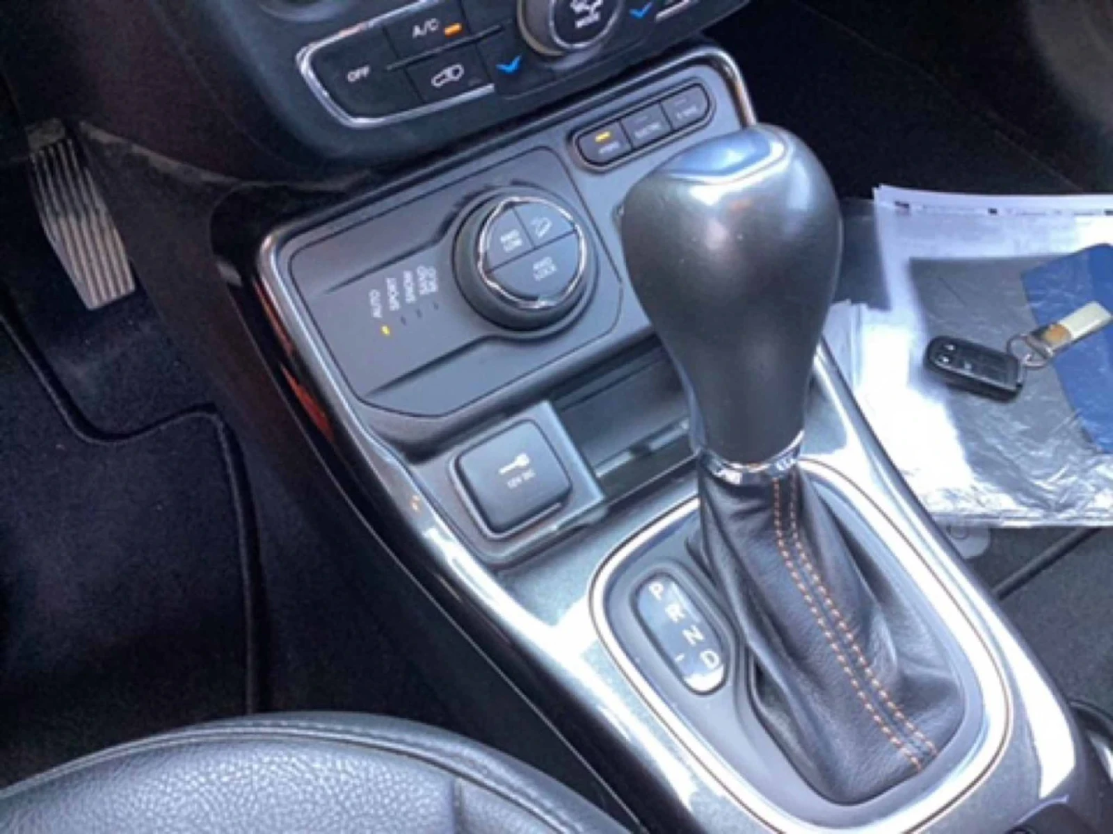 Jeep Compass 1.3 4xe Limited , Plug-in Hibrid , снимка 12 - Автомобили и джипове - 53939725