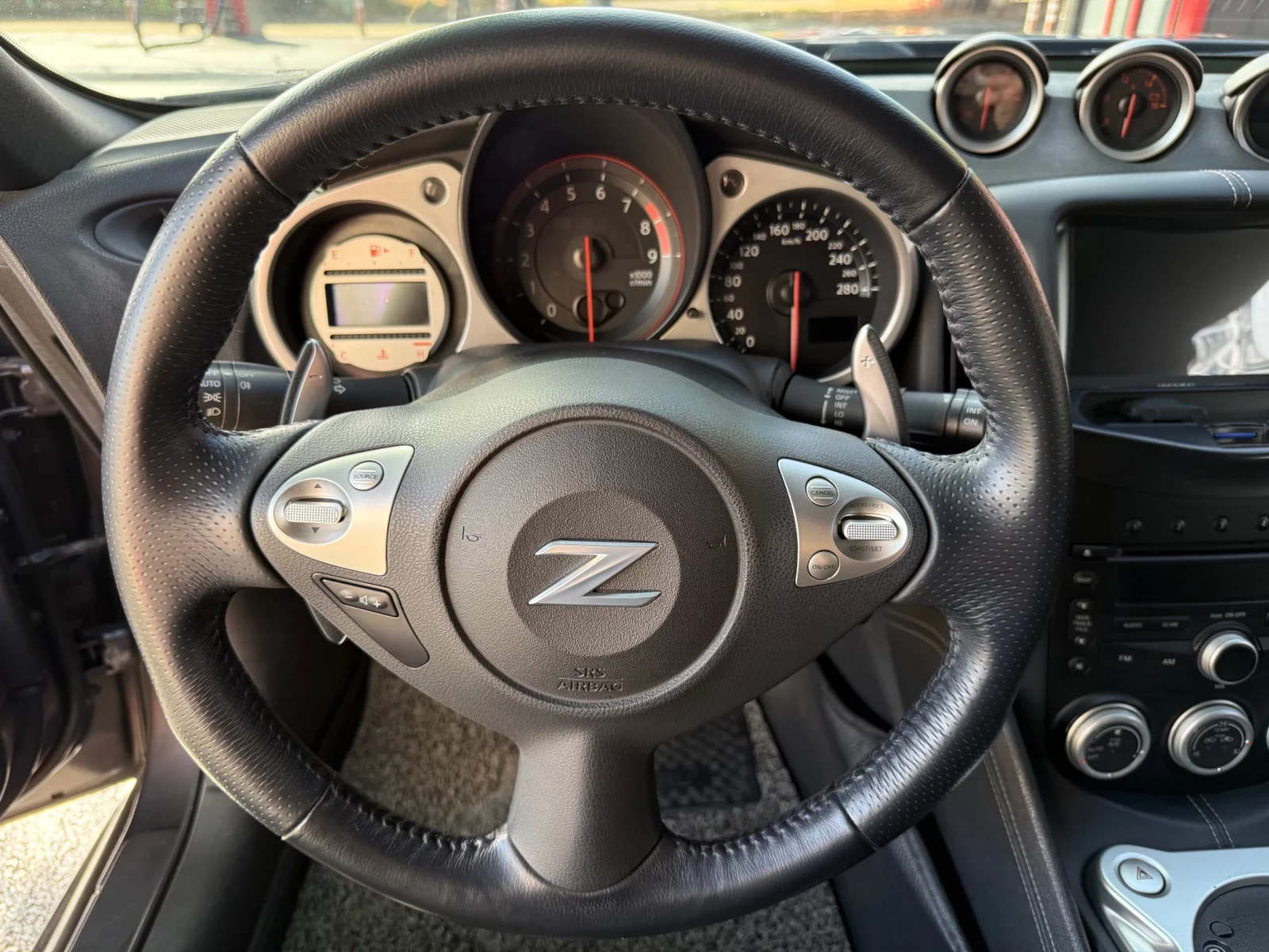 Nissan 370Z, снимка 10 - Автомобили и джипове - 54060813