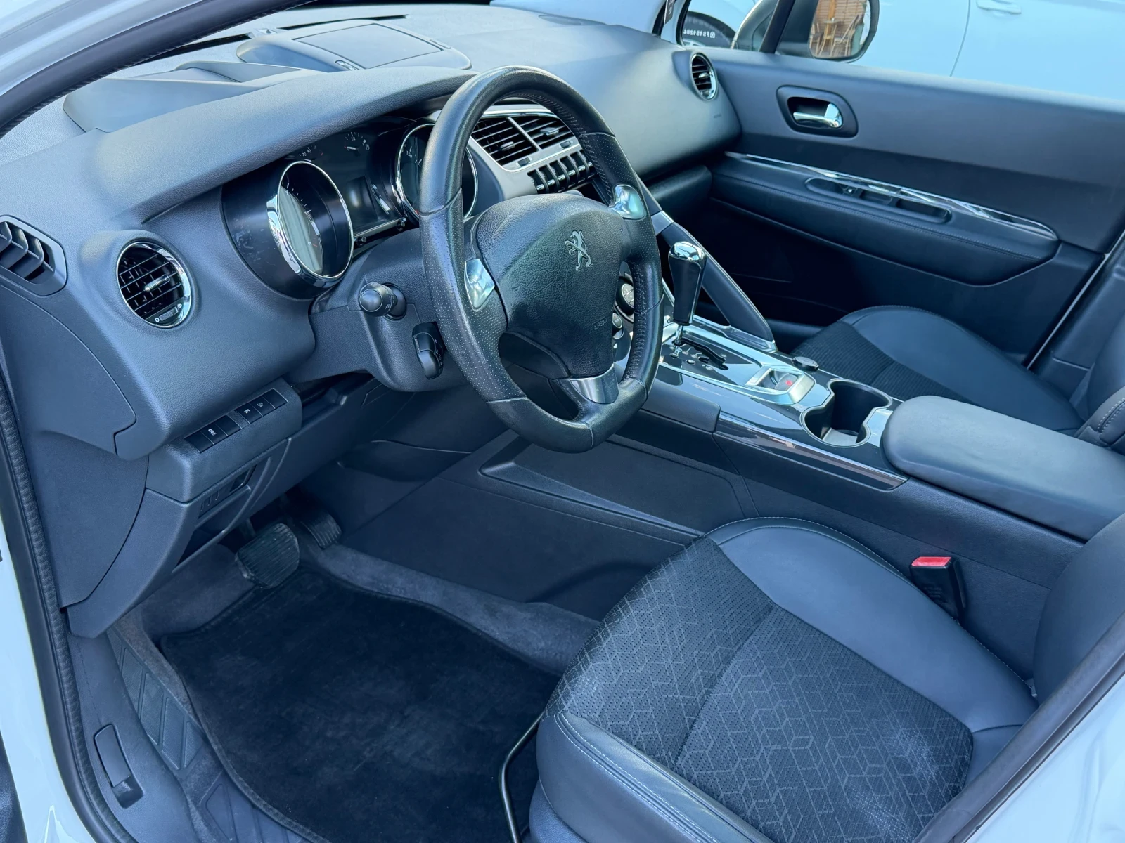 Peugeot 3008 Panorama / Automat, снимка 12 - Автомобили и джипове - 54184294