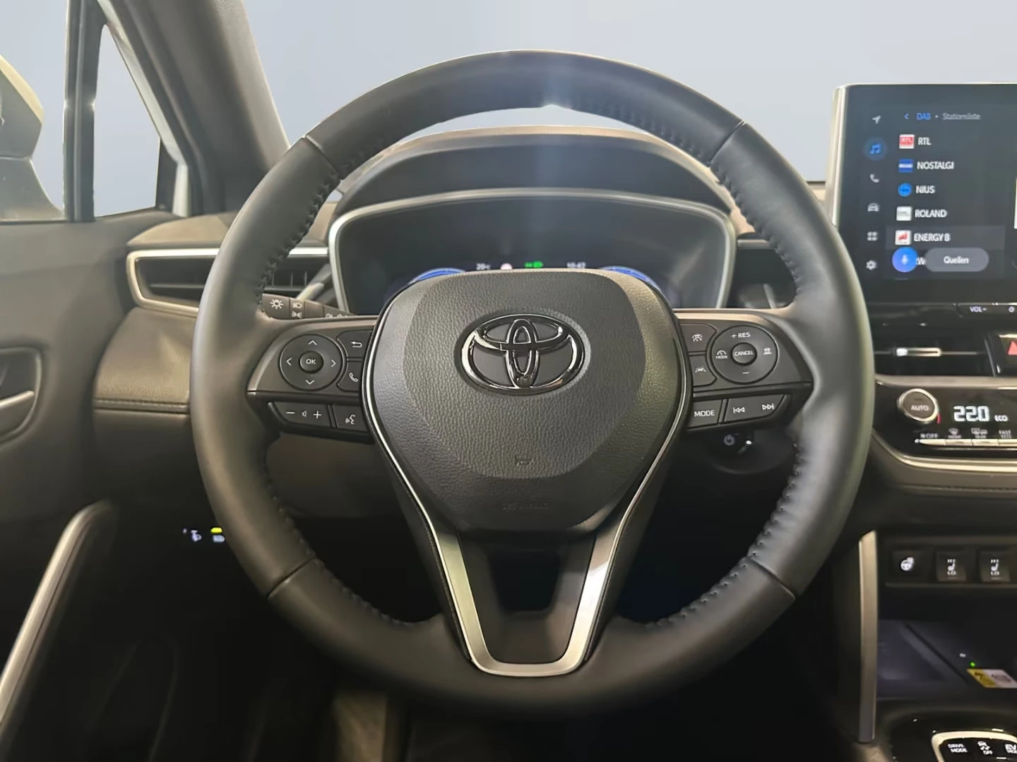 Toyota Corolla Cross HEV/140HP/TEAMPLAYER/CAM/LED/ACC/501q, снимка 9 - Автомобили и джипове - 55347328
