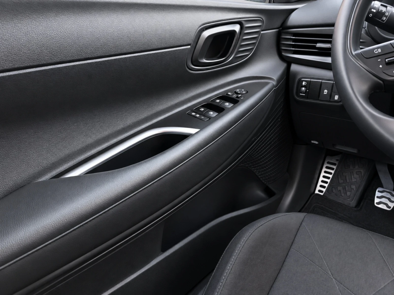 Hyundai Bayon, снимка 14 - Автомобили и джипове - 56156274