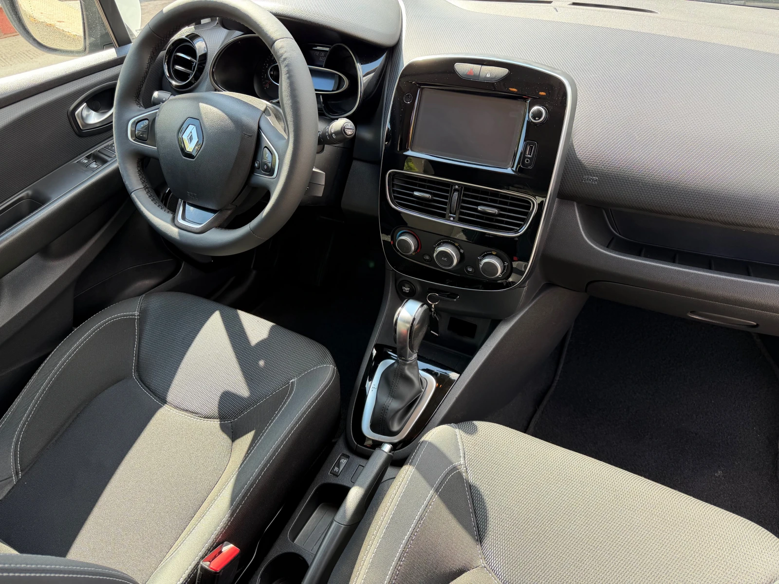 Renault Clio 1.5dci Автомат. Facelift., снимка 10 - Автомобили и джипове - 56196118