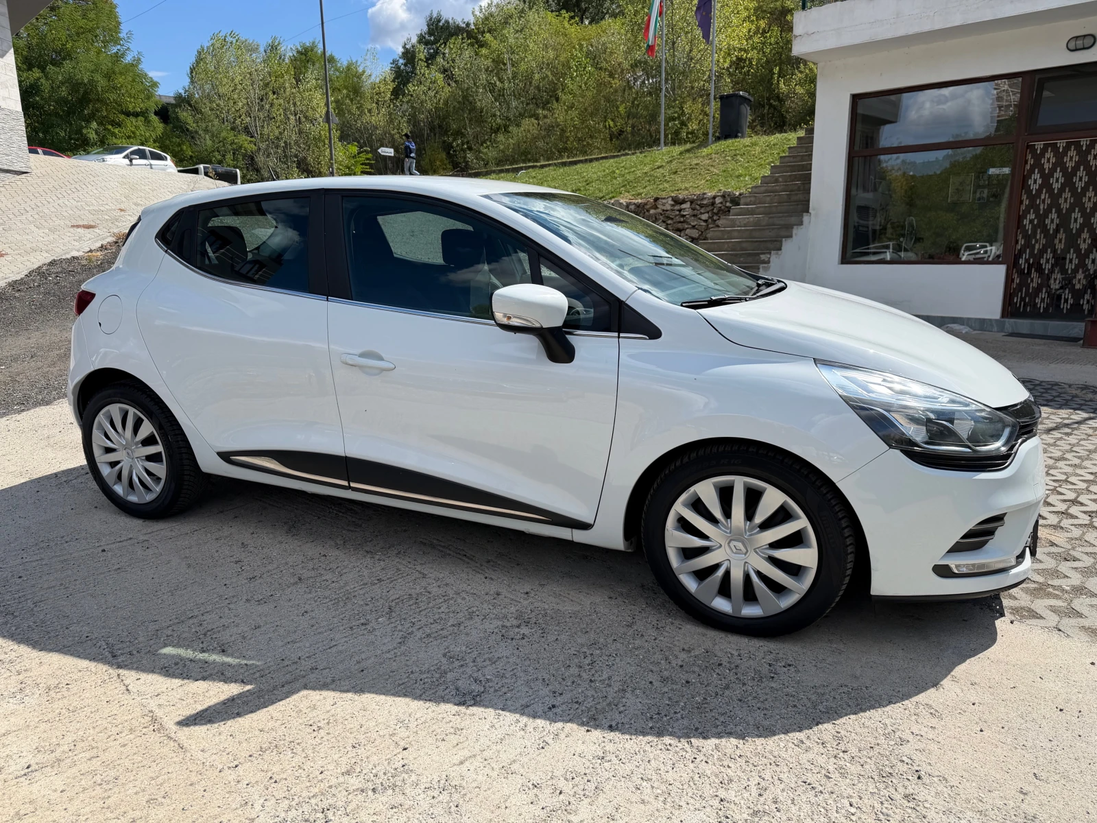 Renault Clio 1.5dci Автомат. Facelift., снимка 3 - Автомобили и джипове - 56196118