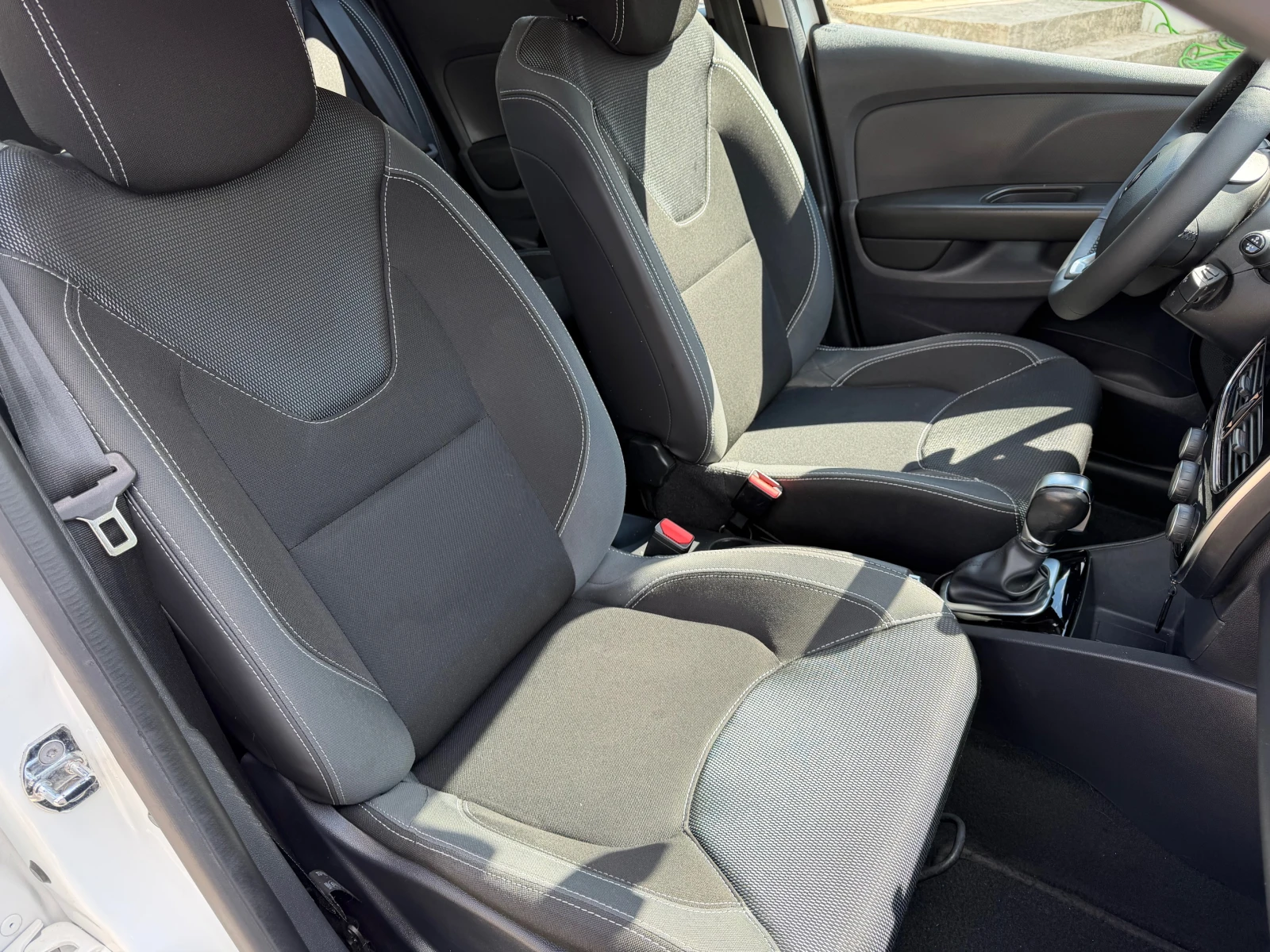 Renault Clio 1.5dci Автомат. Facelift., снимка 11 - Автомобили и джипове - 56196118