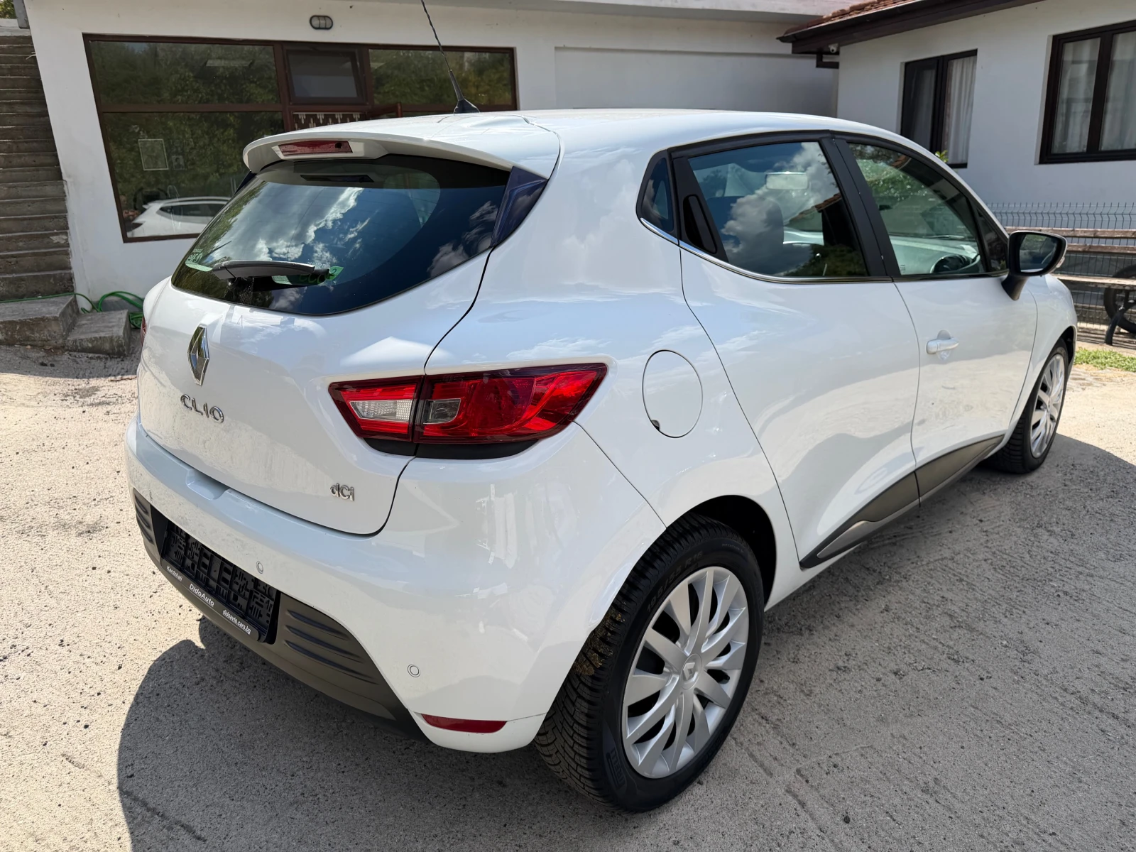 Renault Clio 1.5dci Автомат. Facelift., снимка 4 - Автомобили и джипове - 56196118