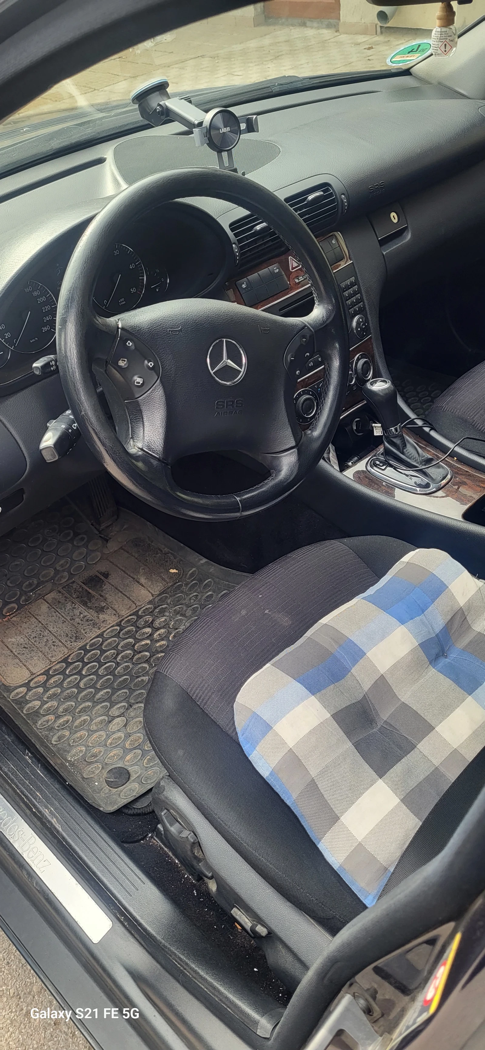 Mercedes-Benz C 220, снимка 5 - Автомобили и джипове - 56529379