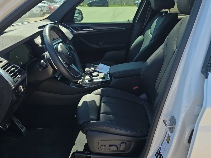 BMW X3 30i* M-Pack* HUD* Distronic* Laser* 13k km, снимка 9 - Автомобили и джипове - 55263786