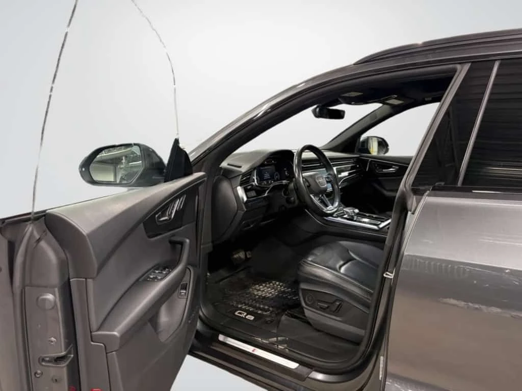 Audi Q8 CARFAX/DIS/360/PANO/NAVI/ОБДУХВАНЕ, снимка 10 - Автомобили и джипове - 53739785