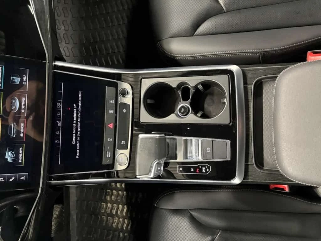 Audi Q8 CARFAX/DIS/360/PANO/NAVI/ОБДУХВАНЕ, снимка 17 - Автомобили и джипове - 53739785