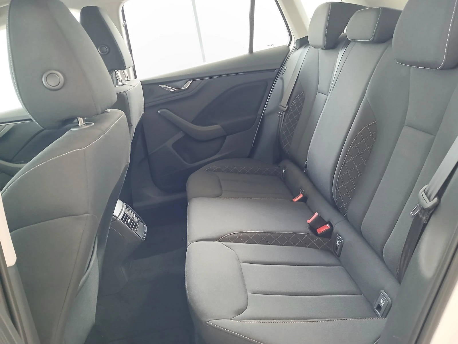 Skoda Kamiq Ambition 1.0 TSI/95 k.c., снимка 8 - Автомобили и джипове - 54409357