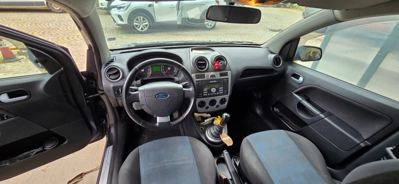 Ford Fiesta 1.4i, снимка 5 - Автомобили и джипове - 47323644