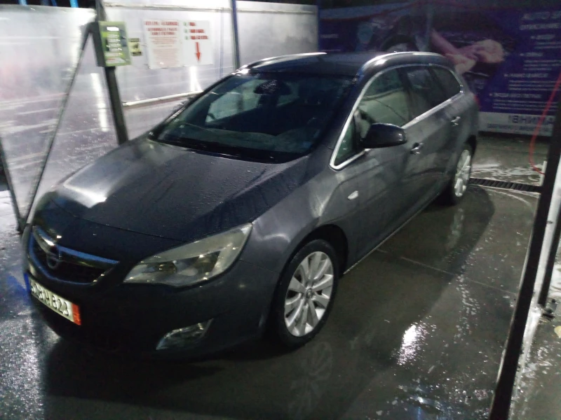 Opel Astra Спорт Турър-Космо, снимка 1 - Автомобили и джипове - 48935792