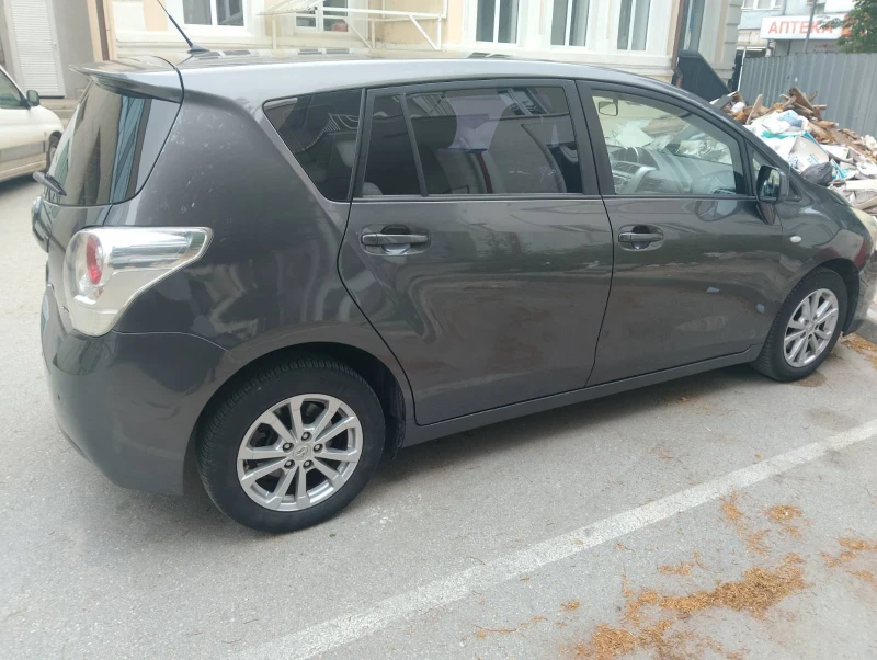 Toyota Verso, снимка 5 - Автомобили и джипове - 49337518