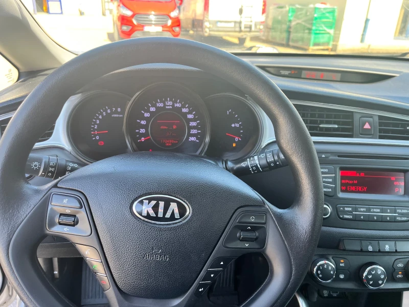 Kia Ceed 1.4, снимка 5 - Автомобили и джипове - 49574655