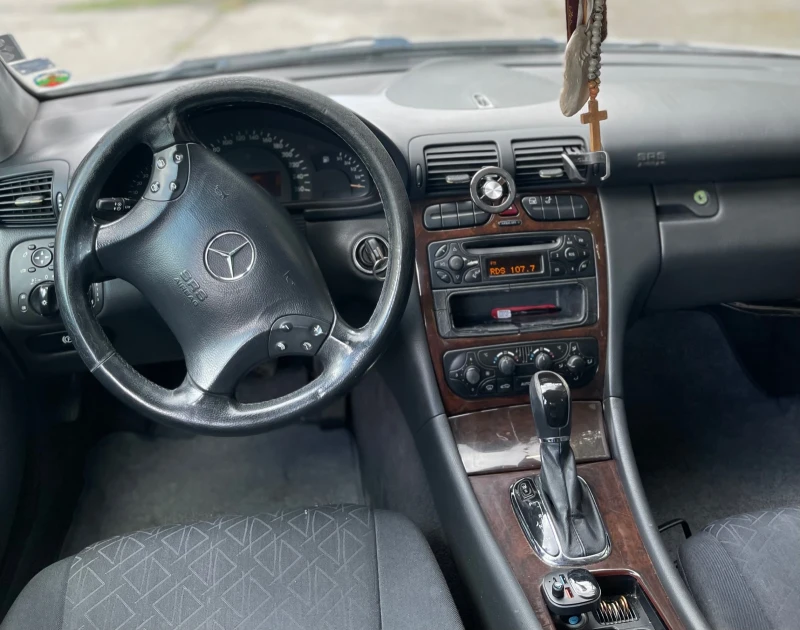 Mercedes-Benz C 220, снимка 5 - Автомобили и джипове - 51551870