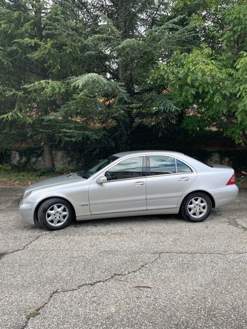 Mercedes-Benz C 220, снимка 7 - Автомобили и джипове - 51551870