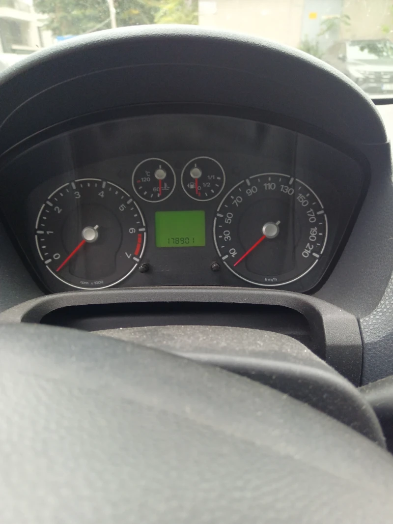 Ford Fiesta Cross, снимка 5 - Автомобили и джипове - 52038577