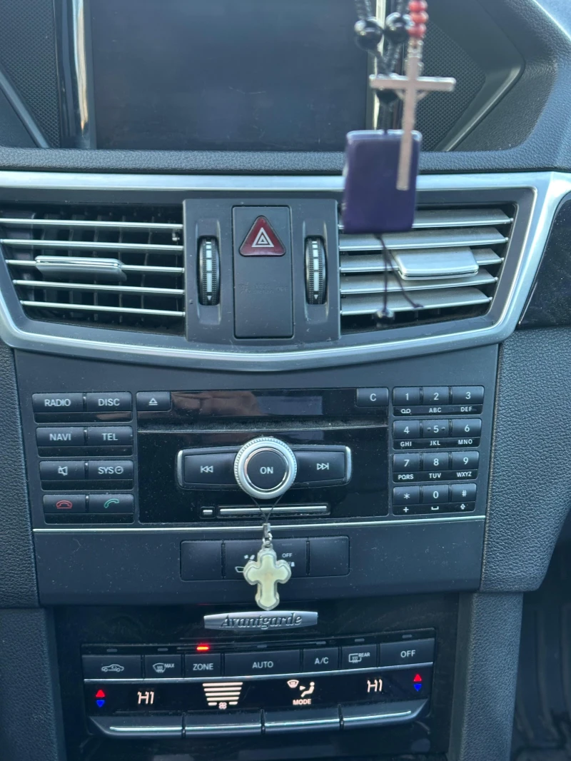 Mercedes-Benz E 300 CDI , снимка 10 - Автомобили и джипове - 52887270