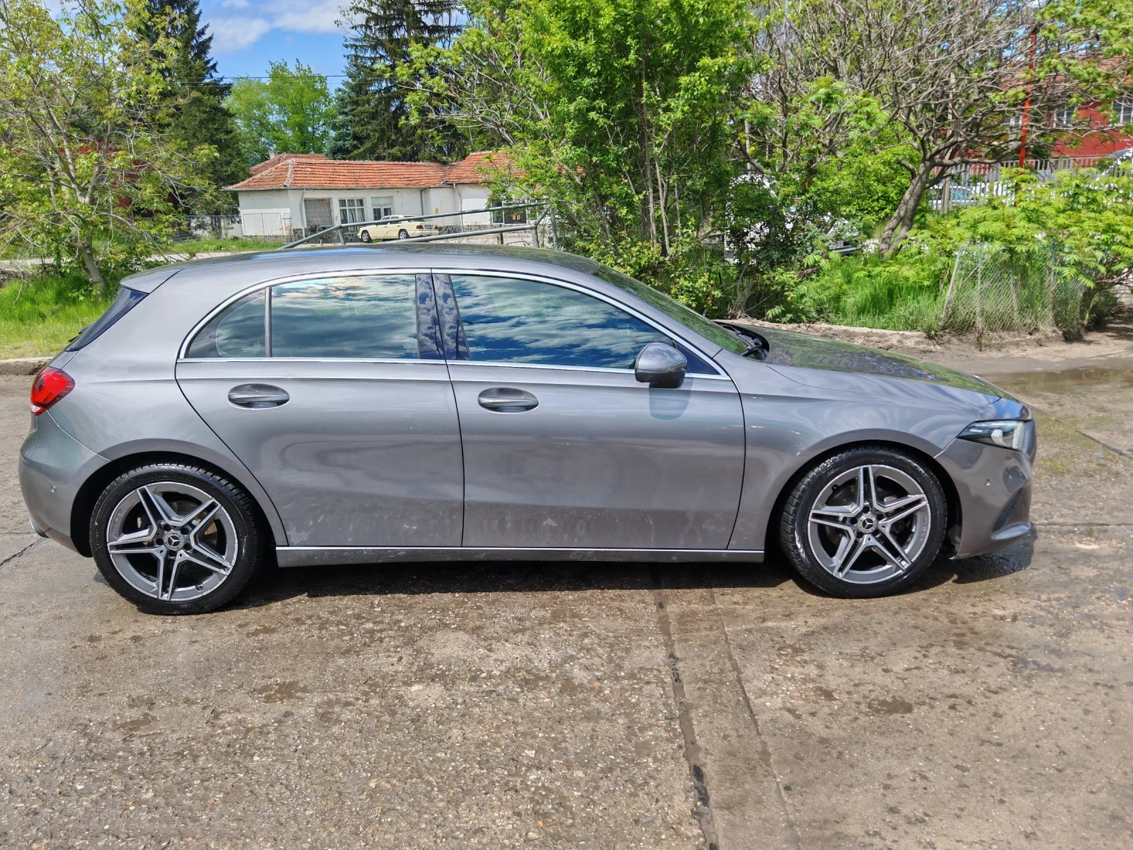 Mercedes-Benz A 180 Premium  - изображение 3