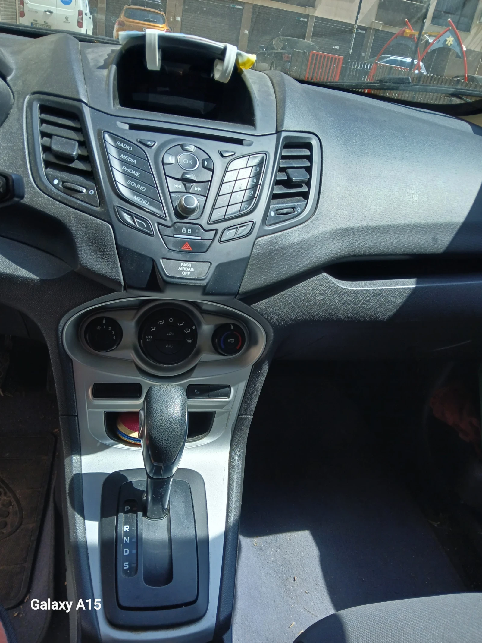 Ford Fiesta Crown Sedan - изображение 10