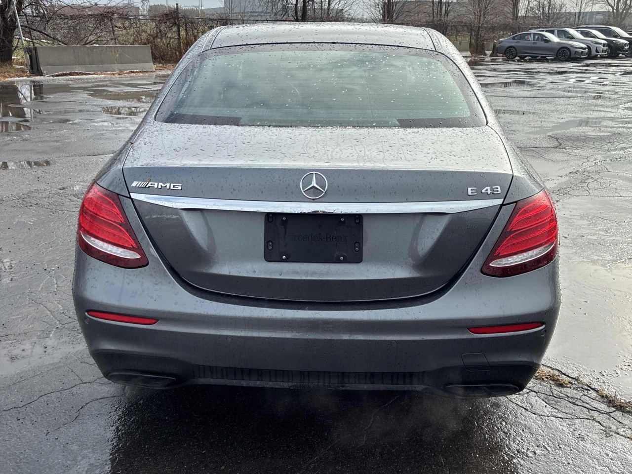 Mercedes-Benz E 43 AMG * АВТО КРЕДИТ* ЦЕНА ДО БГ * СЕРВИЗНА ИСТОРИЯ *  - изображение 4