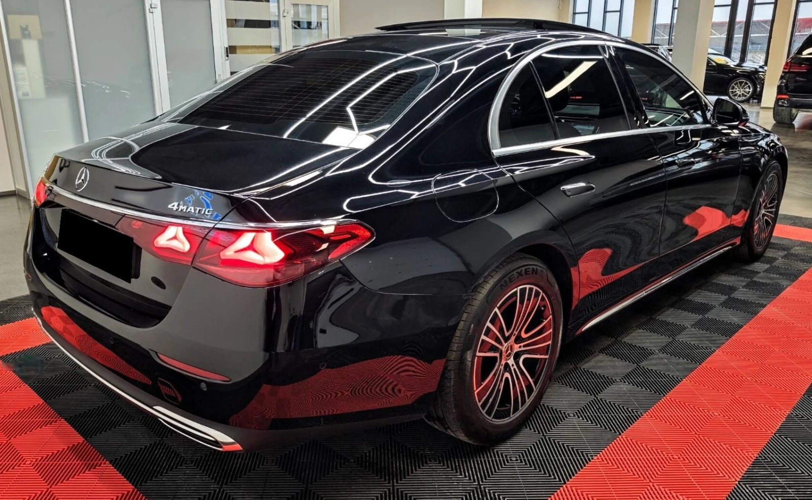 Mercedes-Benz E 200 Hybrid 4Matic , снимка 4 - Автомобили и джипове - 54339978