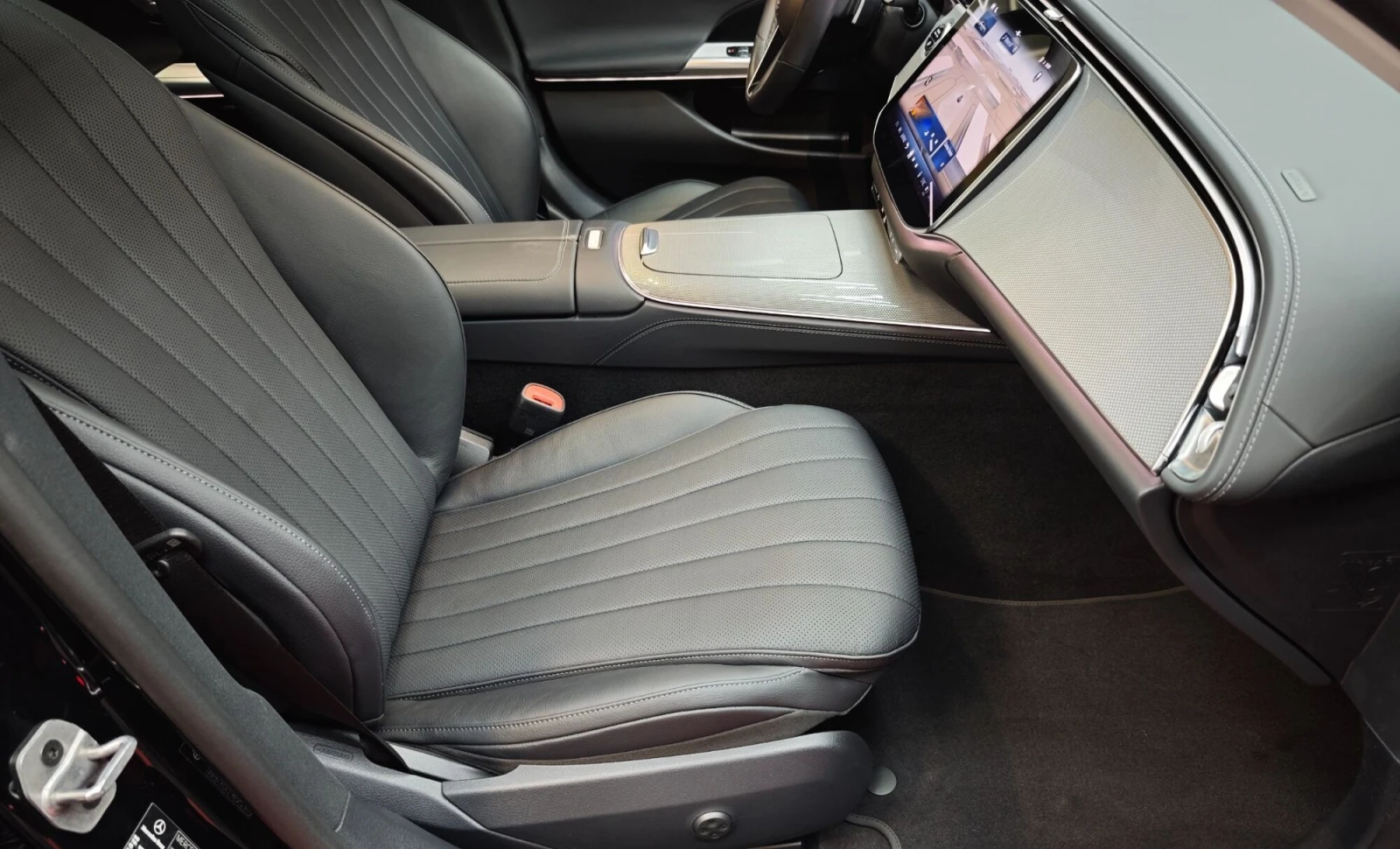 Mercedes-Benz E 200 Hybrid 4Matic , снимка 10 - Автомобили и джипове - 54339978