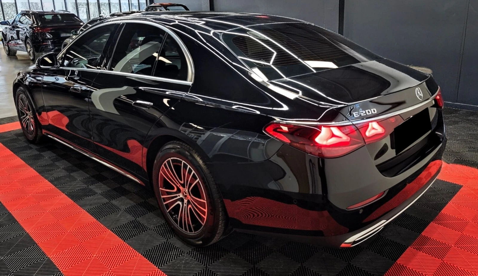 Mercedes-Benz E 200 Hybrid 4Matic , снимка 5 - Автомобили и джипове - 54339978