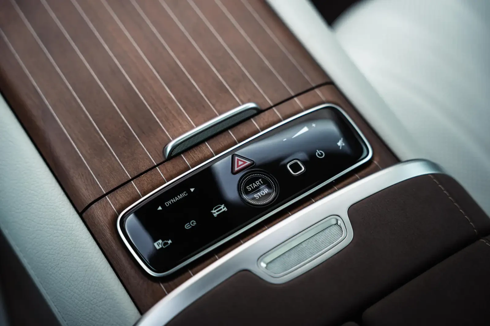 Mercedes-Benz EQS 580 AMG-pkg* Hyperscreen* Massage* Burmester* Full, снимка 14 - Автомобили и джипове - 55268034