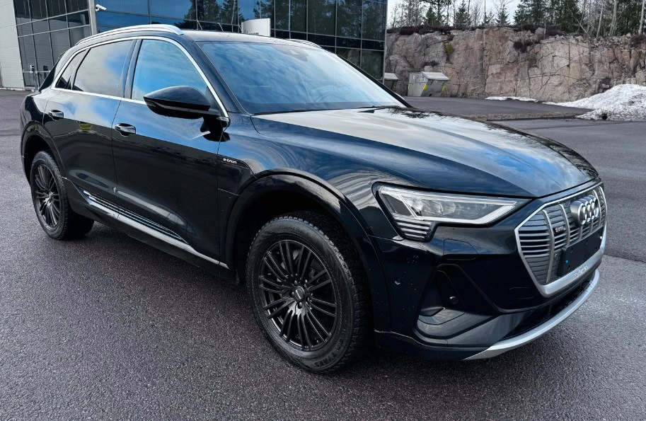 Audi E-Tron S-Line, снимка 2 - Автомобили и джипове - 55605877