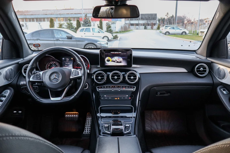 Mercedes-Benz GLC 220 AMG/Burmester/Panorama/360 Kameri/Ambient/Nova, снимка 8 - Автомобили и джипове - 45314407