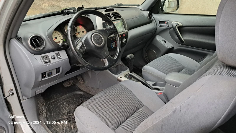 Toyota Rav4, снимка 11 - Автомобили и джипове - 48194382