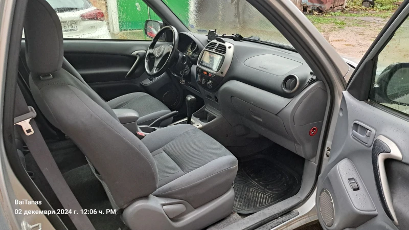 Toyota Rav4, снимка 12 - Автомобили и джипове - 48194382