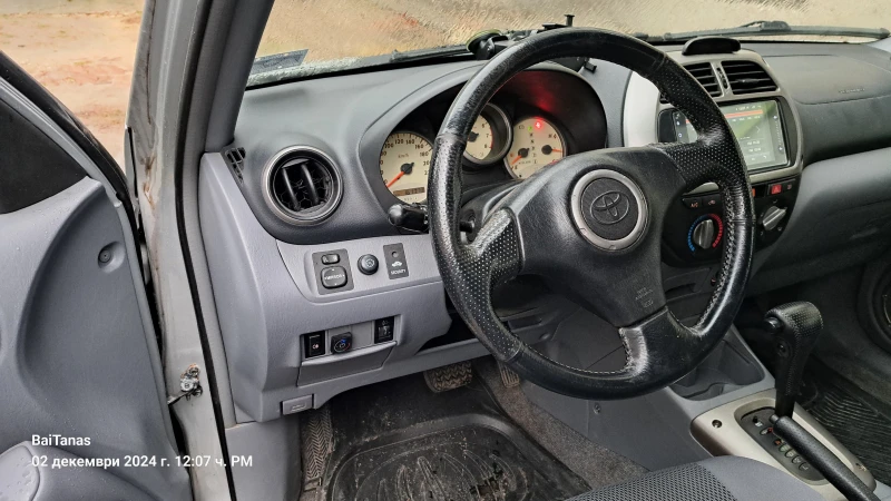 Toyota Rav4, снимка 14 - Автомобили и джипове - 48194382