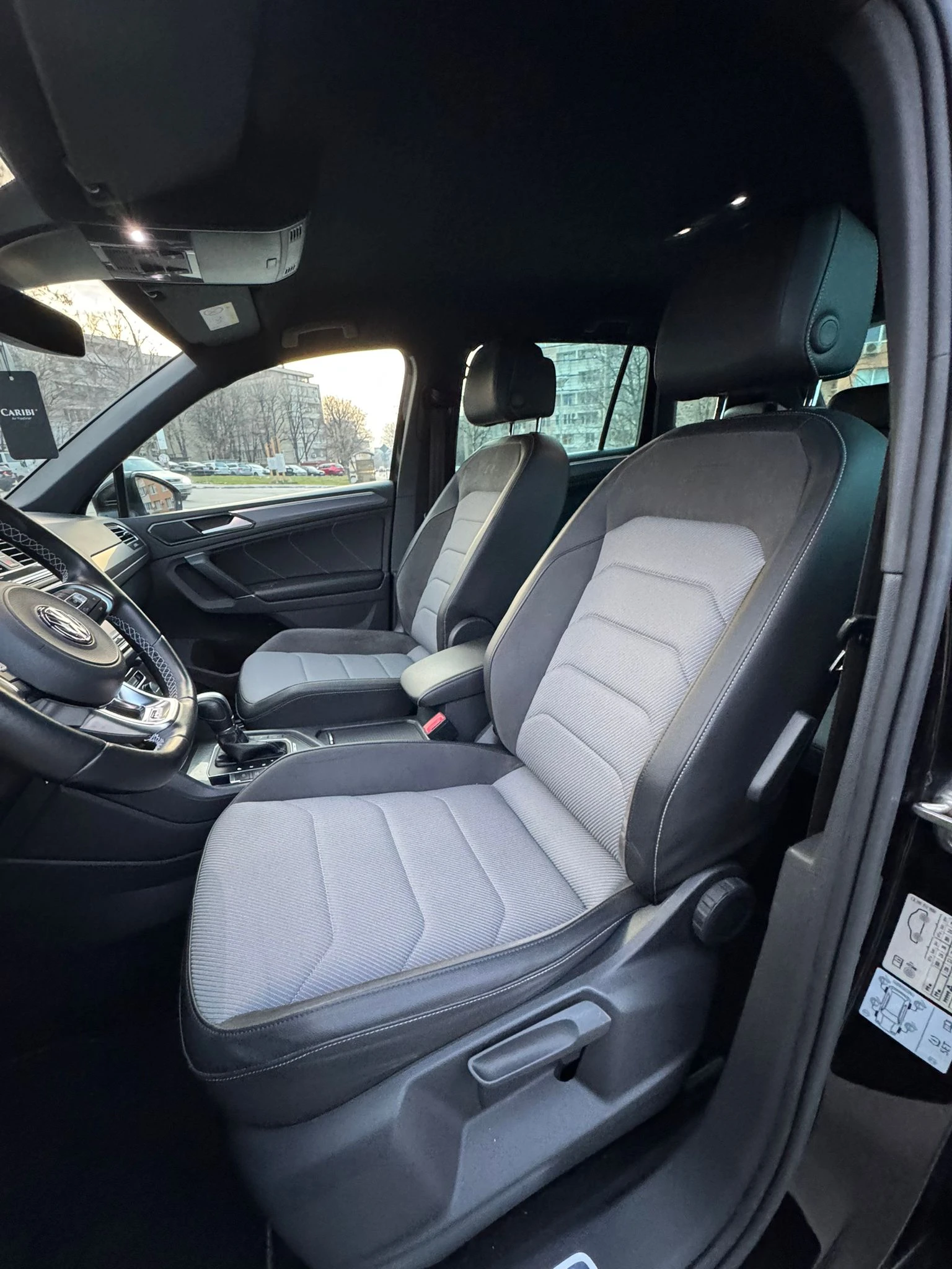 VW Tiguan R-LINE :: 190к.с. :: 4MOTION :: DIGITAL, снимка 7 - Автомобили и джипове - 53712914