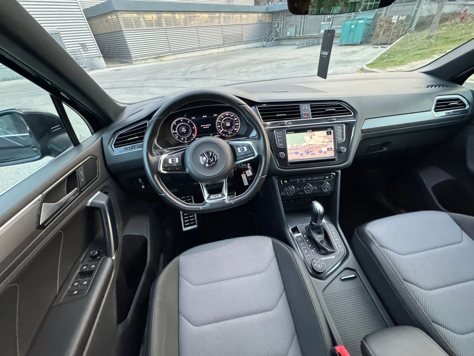 VW Tiguan R-LINE :: 190к.с. :: 4MOTION :: DIGITAL, снимка 8 - Автомобили и джипове - 53712914