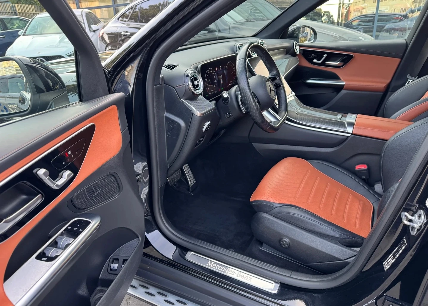 Mercedes-Benz GLC 300 e 4MATIC Off-Roader AMG-Line, снимка 4 - Автомобили и джипове - 53997010