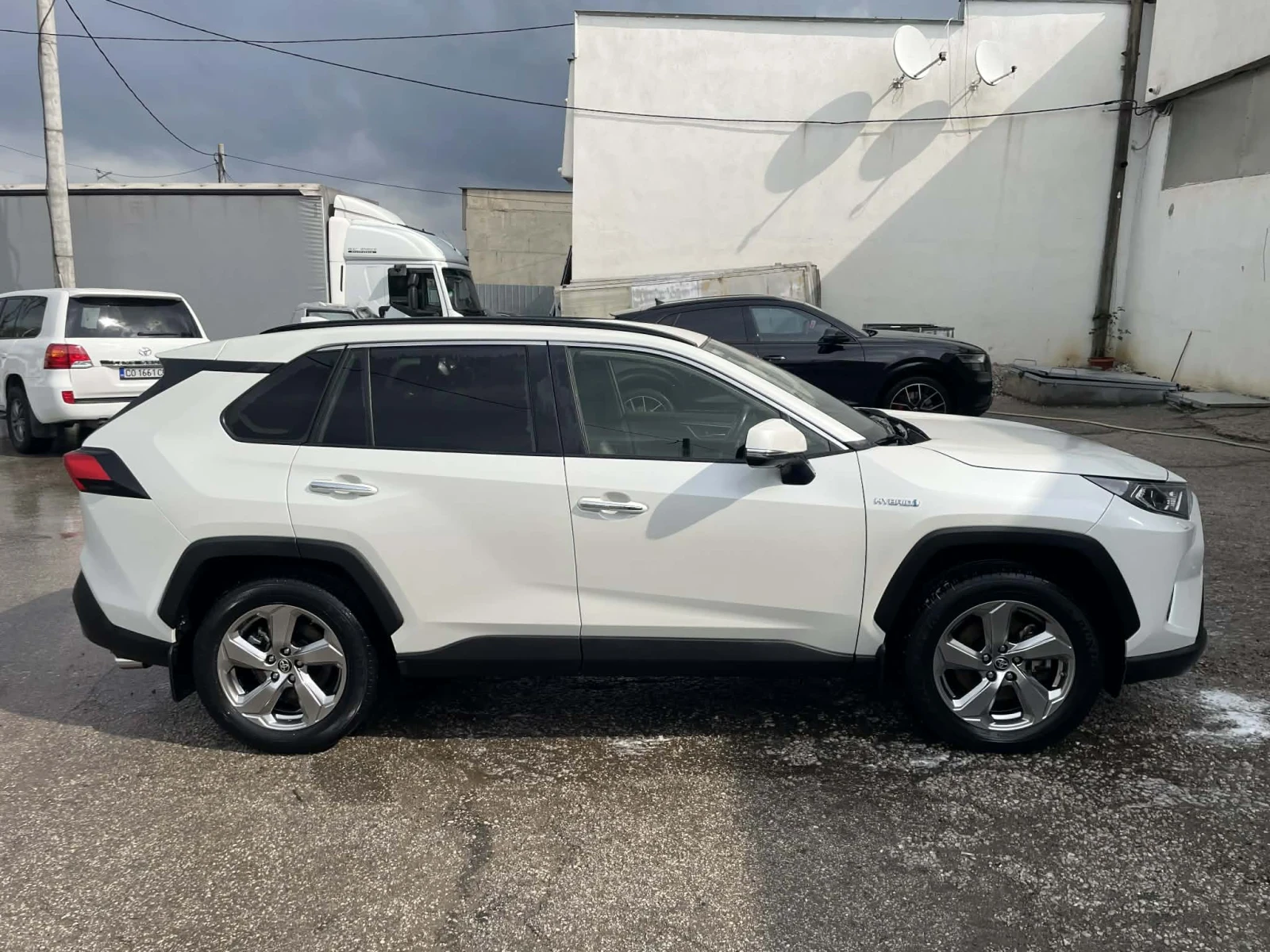 Toyota Rav4 Luxury, снимка 3 - Автомобили и джипове - 54234564