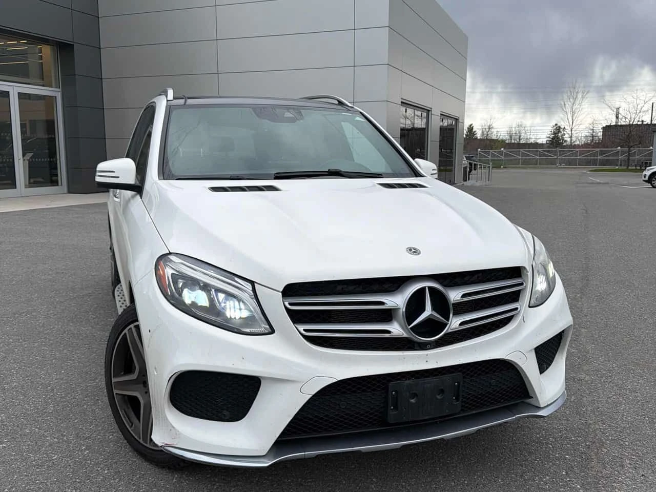 Mercedes-Benz GLE 400 ПОДГРЕВИ * ПАНО * KEYLESS * CARFAX, снимка 15 - Автомобили и джипове - 54480196