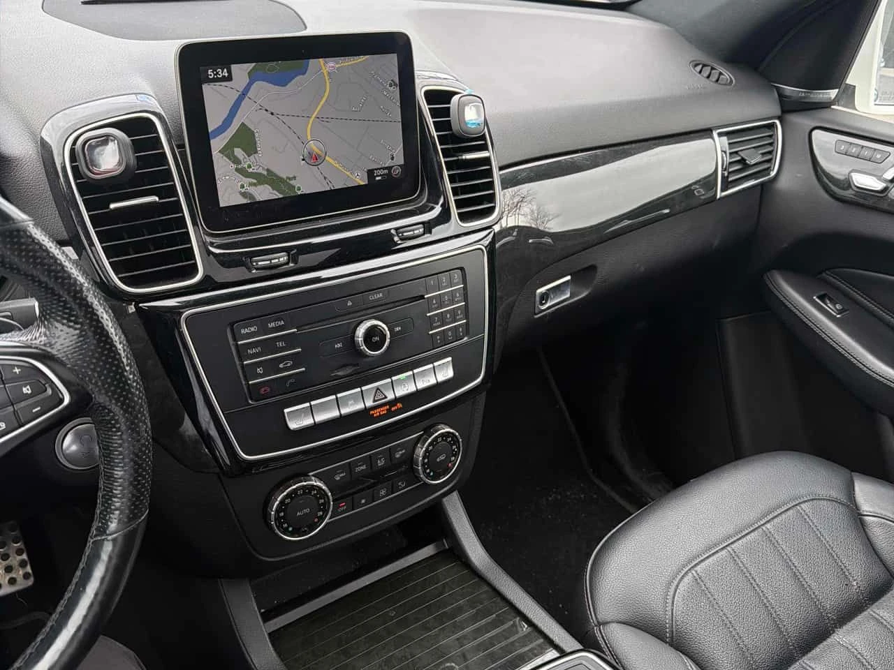 Mercedes-Benz GLE 400 ПОДГРЕВИ * ПАНО * KEYLESS * CARFAX, снимка 9 - Автомобили и джипове - 54480196