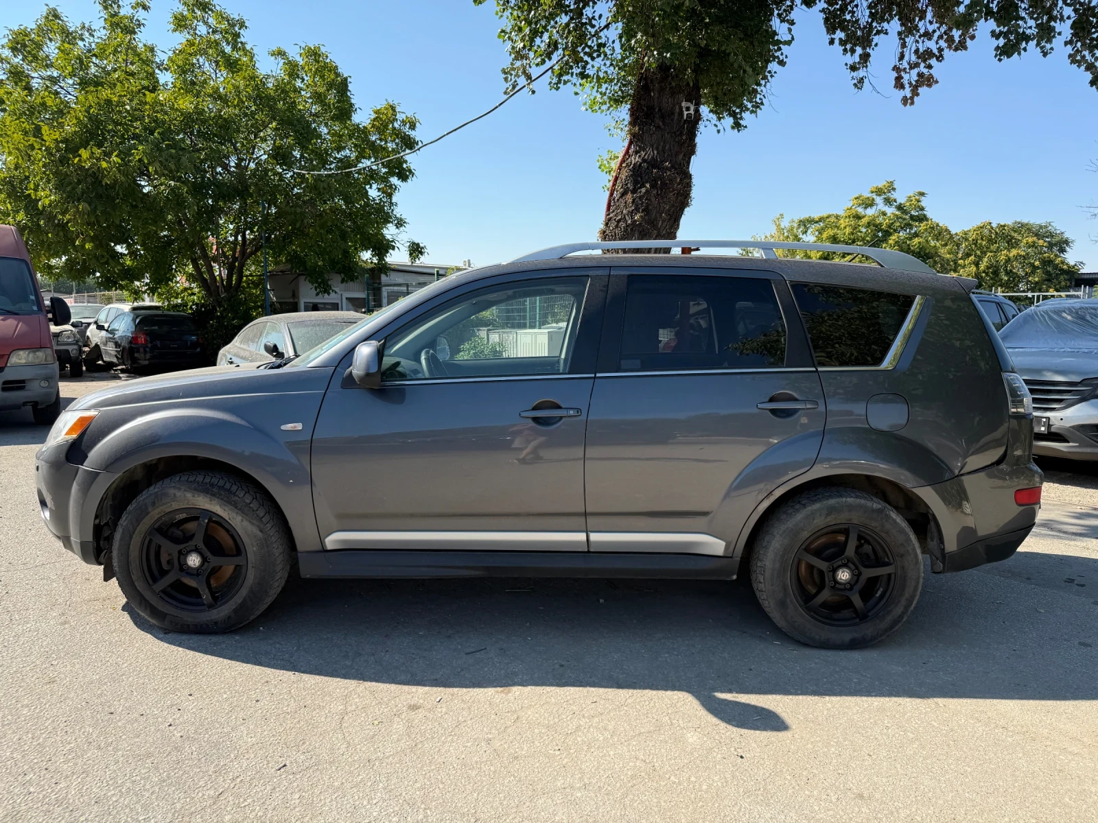 Mitsubishi Outlander 2.2 DI-D, снимка 3 - Автомобили и джипове - 55740392