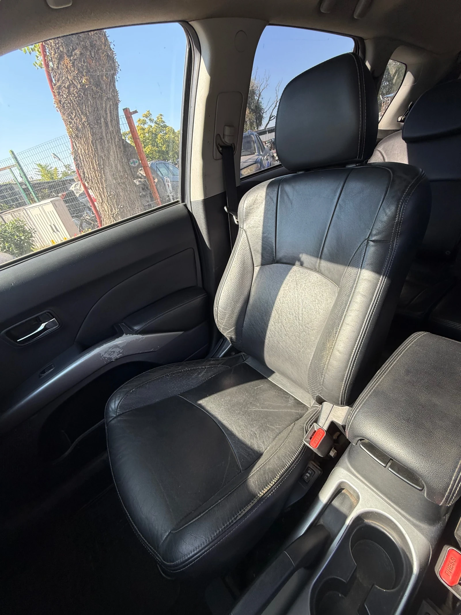 Mitsubishi Outlander 2.2 DI-D, снимка 8 - Автомобили и джипове - 55740392