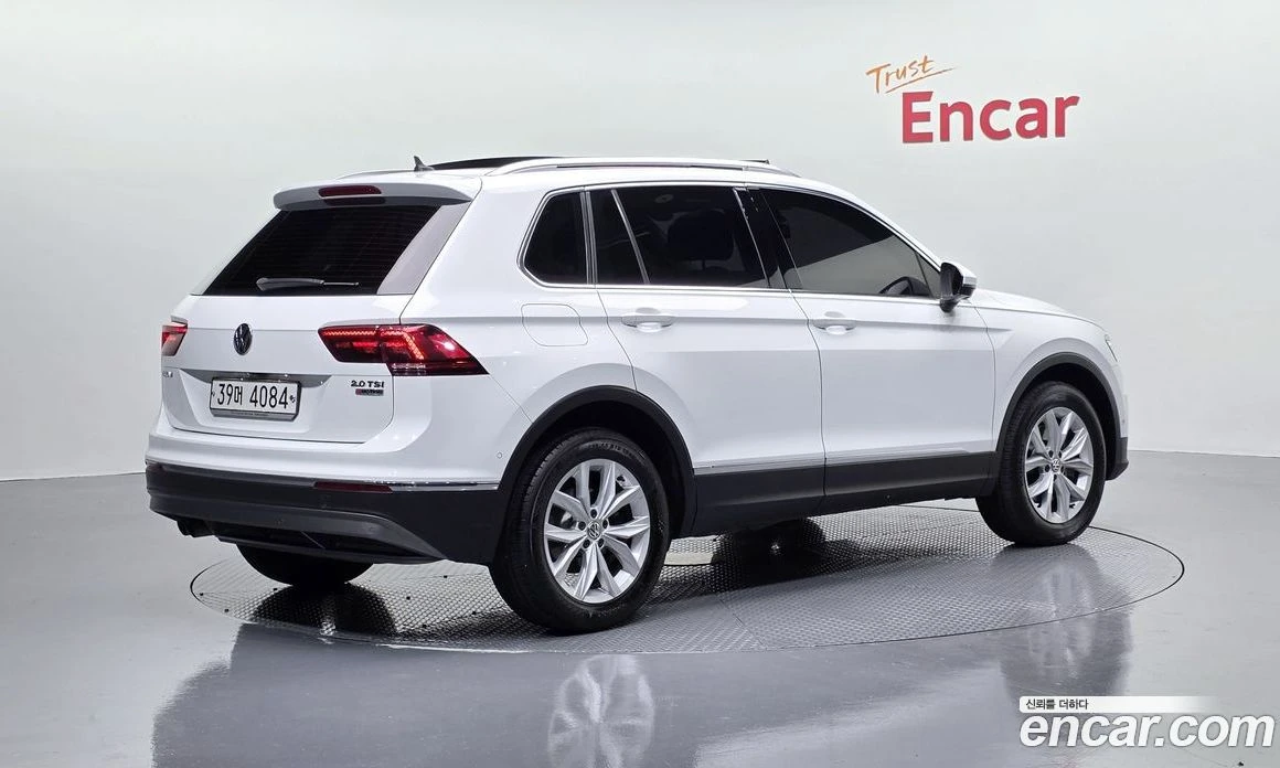 VW Tiguan 2.0 TSI 4Motion, снимка 2 - Автомобили и джипове - 56122269
