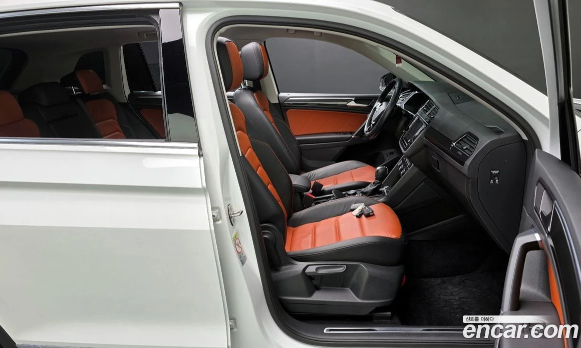 VW Tiguan 2.0 TSI 4Motion, снимка 16 - Автомобили и джипове - 56122269