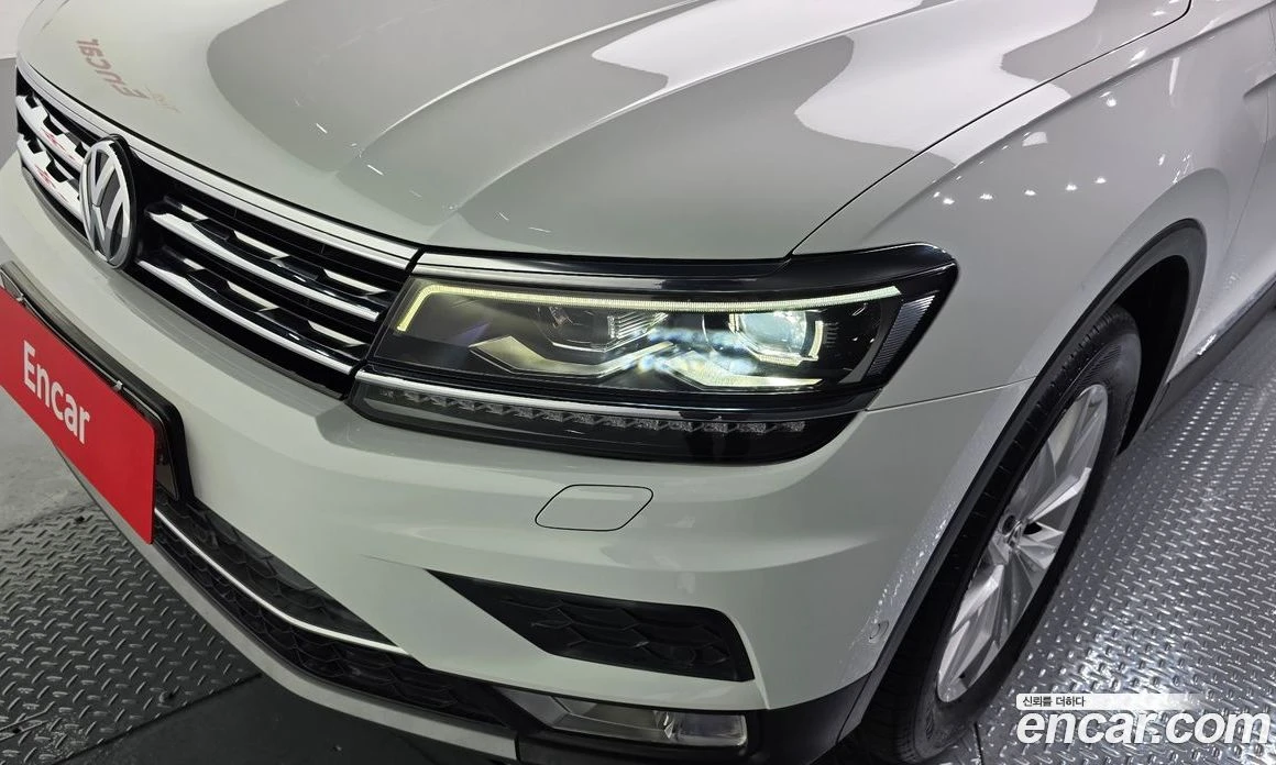 VW Tiguan 2.0 TSI 4Motion, снимка 8 - Автомобили и джипове - 56122269