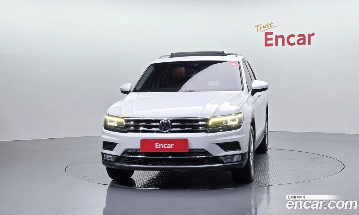 VW Tiguan 2.0 TSI 4Motion, снимка 3 - Автомобили и джипове - 56122269