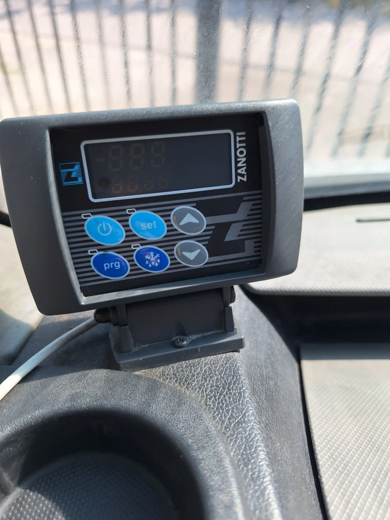 Renault Master Хладилен от Италия, снимка 17 - Бусове и автобуси - 50990698